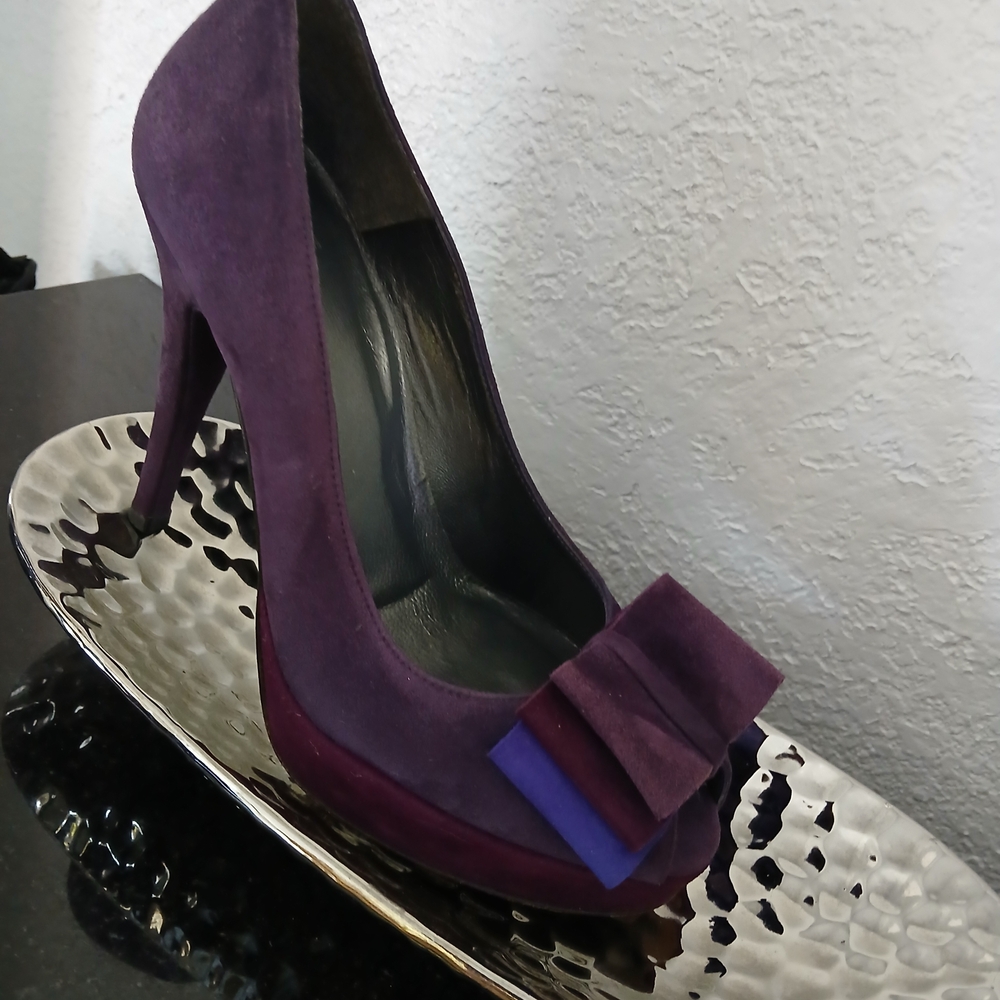 Stunning Purple Suede Bow Heels by Stuart Weitzman – Elegant Statement Pumps - Picture 13 of 16